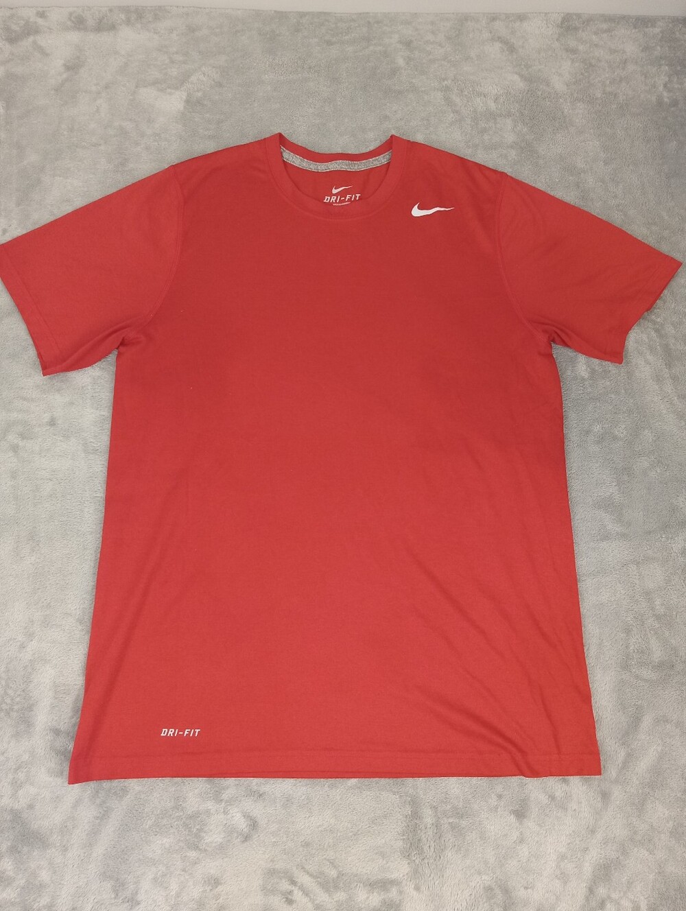Nike Men’s Red Dri-FIT Crew Neck T-Shirt Size M